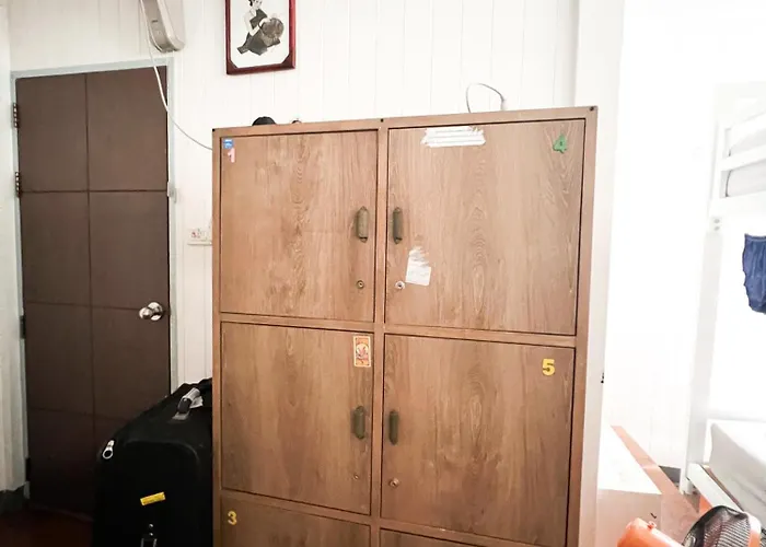 Hostal Baan Chanasongkram Bangkok