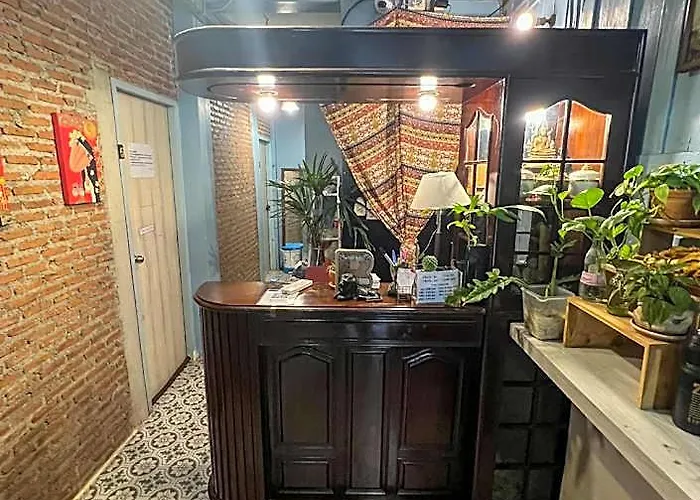 Hostal Baan Chanasongkram