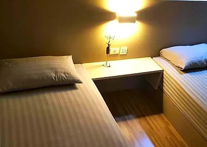 Hostal Baan Chanasongkram Bangkok