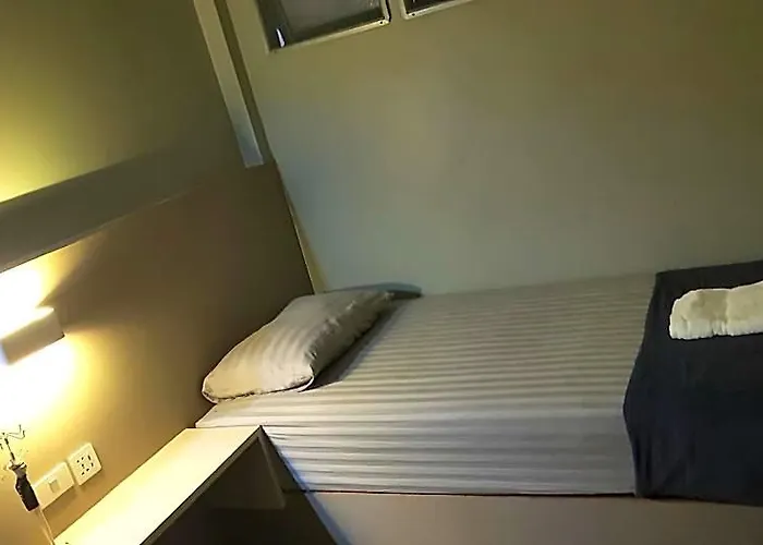 Hostal Baan Chanasongkram *