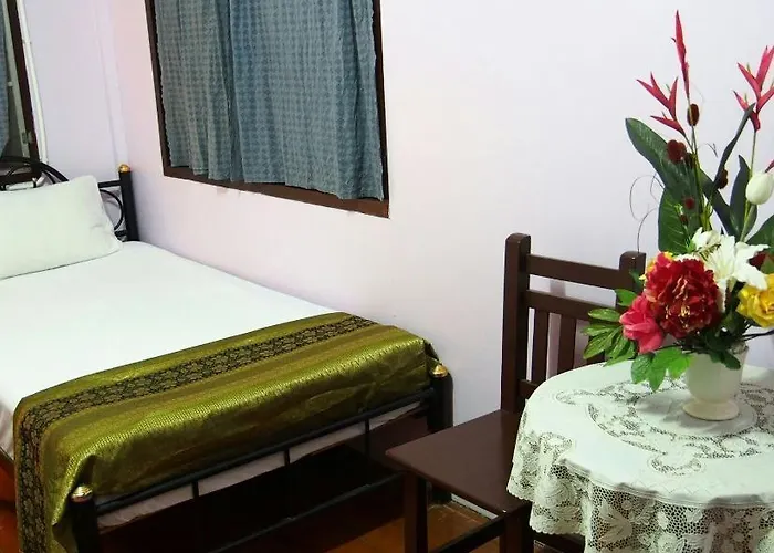 Baan Chanasongkram Hostal