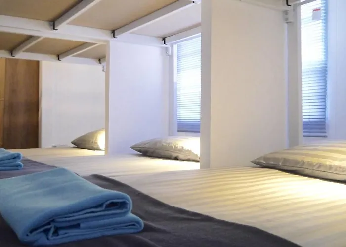 Hostal Baan Chanasongkram