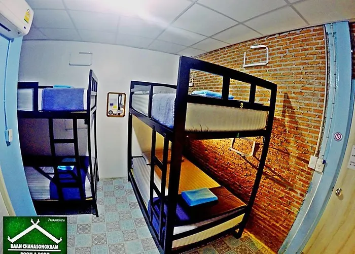 Hostal Baan Chanasongkram