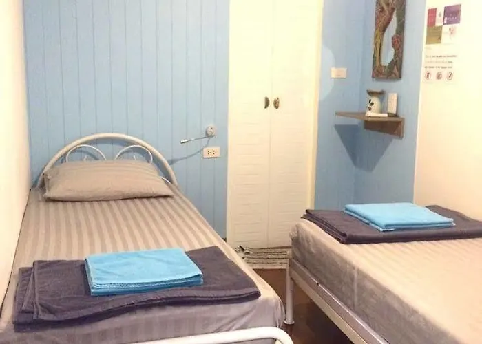 Baan Chanasongkram Hostal *